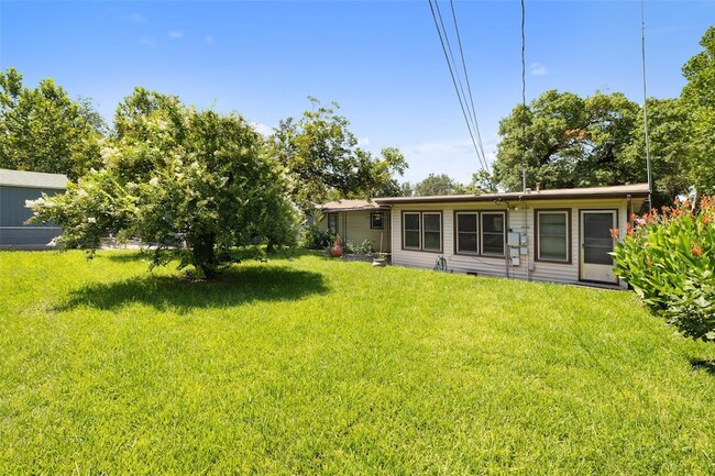 Building Photo - 1206 Larkwood Dr