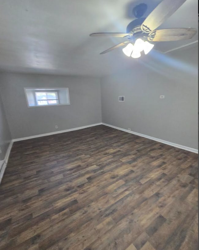 Building Photo - Large Three Bedroom with Bonus Room Single...