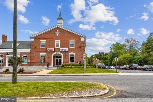 Building Photo - 6607 Potomac Ave