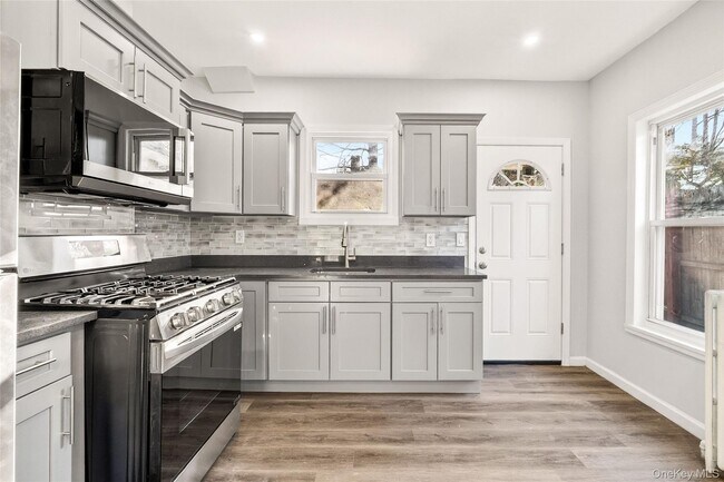 Building Photo - 21 Elysian Ave