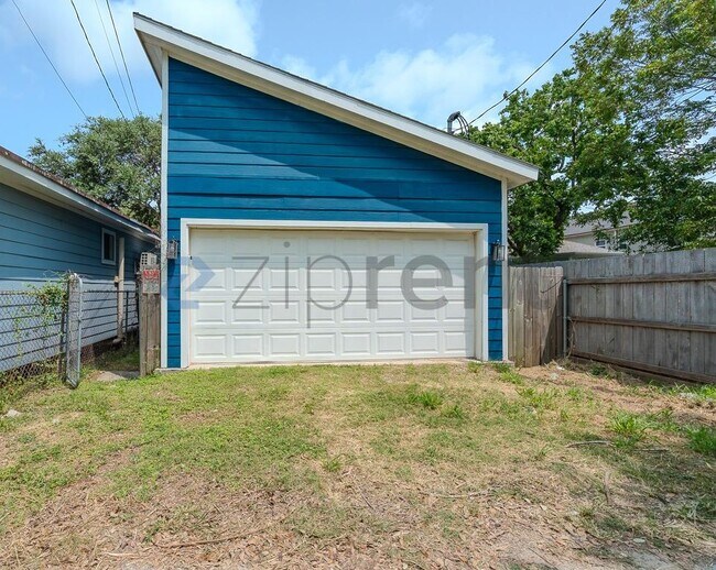 Building Photo - Unit