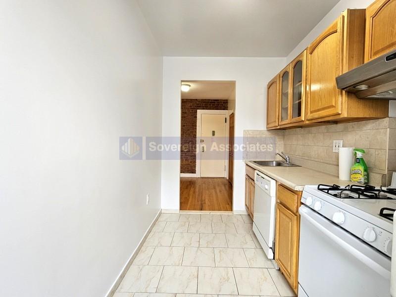 Building Photo - 707 W 171st St