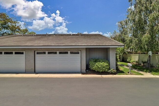 Building Photo - 1243 Clippers Cir
