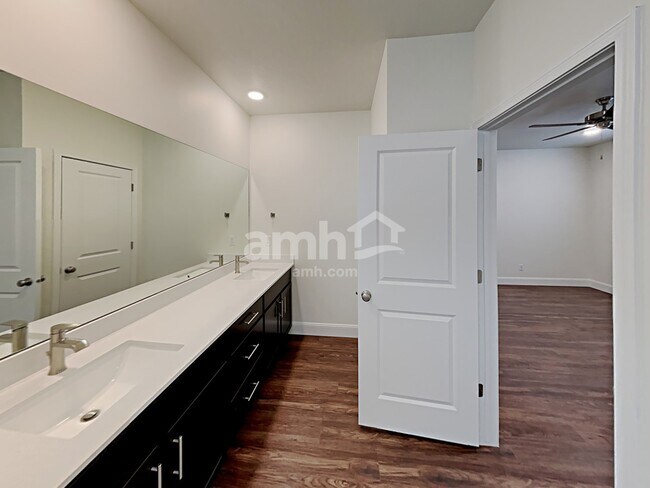 Building Photo - 2673 3340 South St