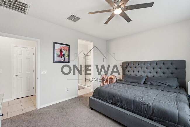 Building Photo - 392 S 194th Ln