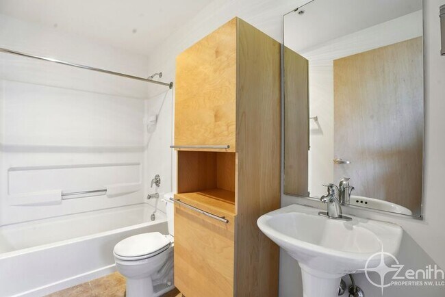 Building Photo - 701 Columbia St