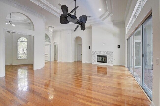 Building Photo - 6711 Royal Orchid Cir
