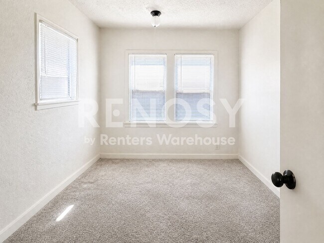 Building Photo - 3015 N Girard Ave