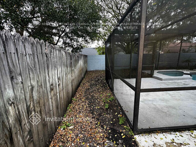 Building Photo - 3871 Biscayne Dr