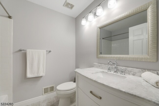 Building Photo - 13 Knox Ct