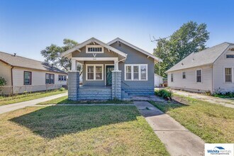 Building Photo - 2 bedroom 2 bath home