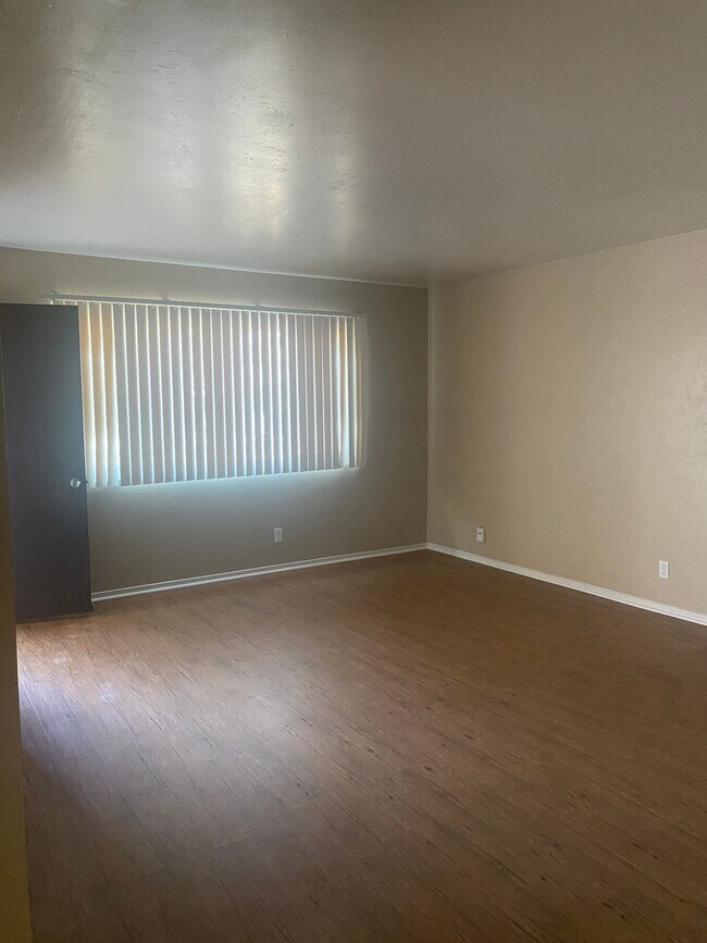 Building Photo - 834 W Rialto Ave