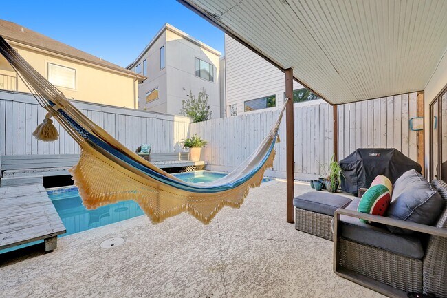 Building Photo - 2117 1/2 Hazard St