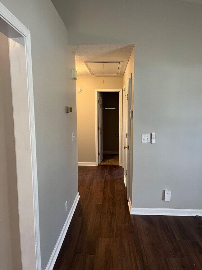 Building Photo - 805 Poplartree Ct