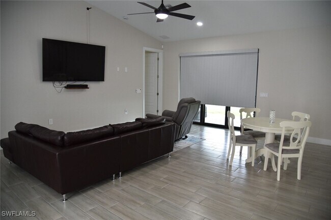 Building Photo - 4666 Villa Capri Ln