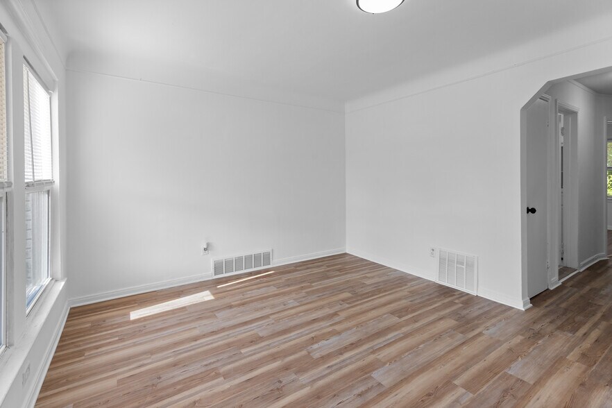 Building Photo - 11336 Minock St
