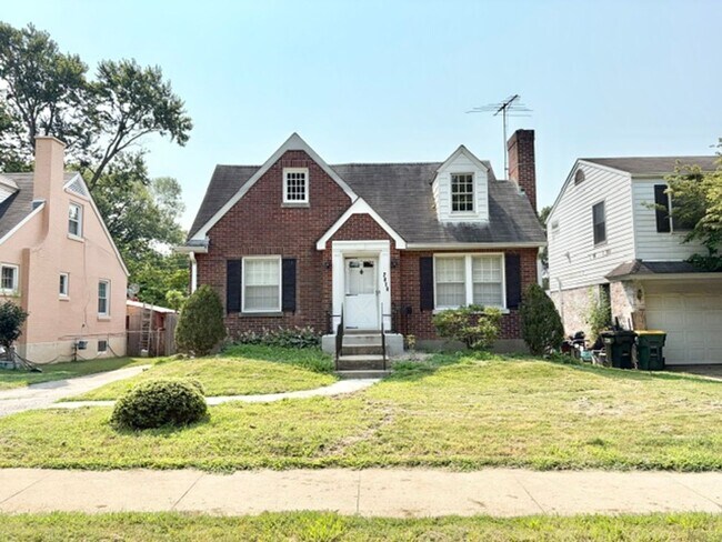 Building Photo - 2414 Brighton Dr