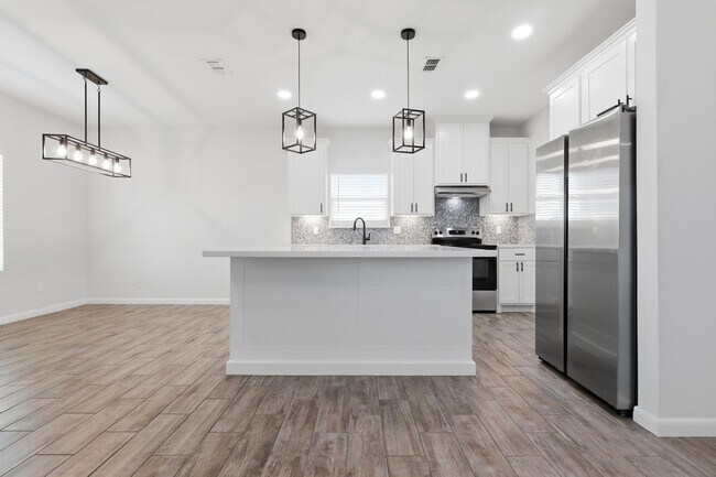 Building Photo - 208 Faith Dr