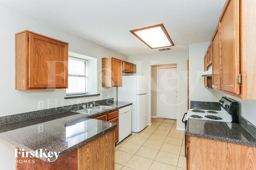 Building Photo - 6505 Pilgrim Ln