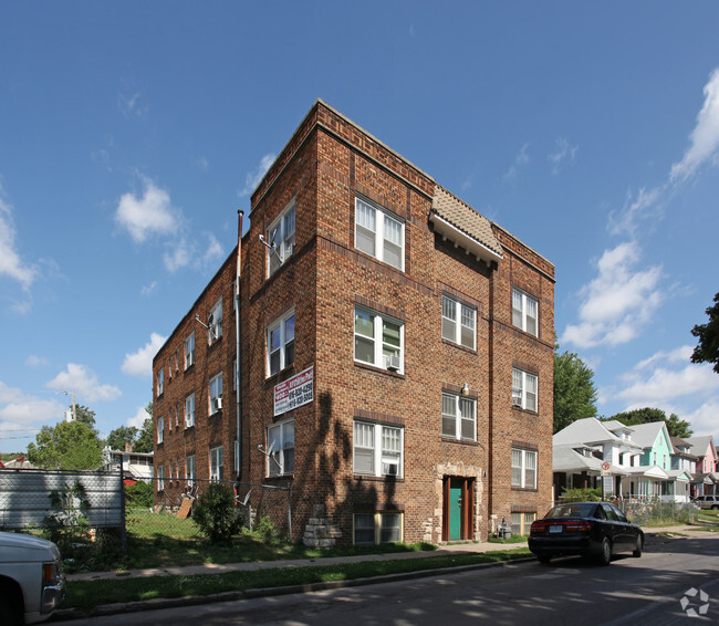 Building Photo - White Apartments