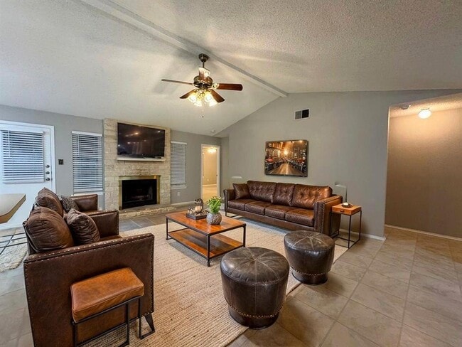 Building Photo - 2917 Zeke Bend