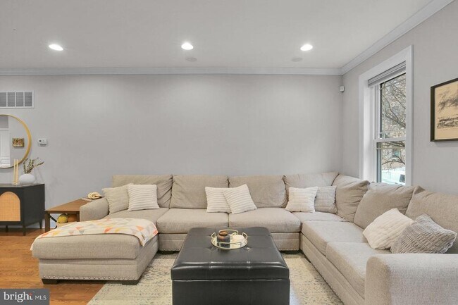 Building Photo - 1715 N Howard St