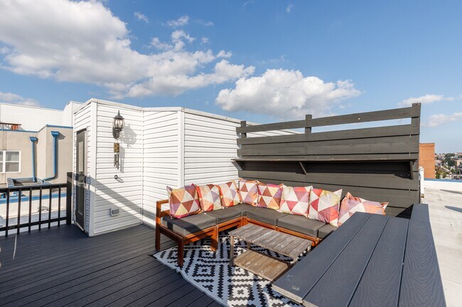 Building Photo - 1726 Aliceanna St