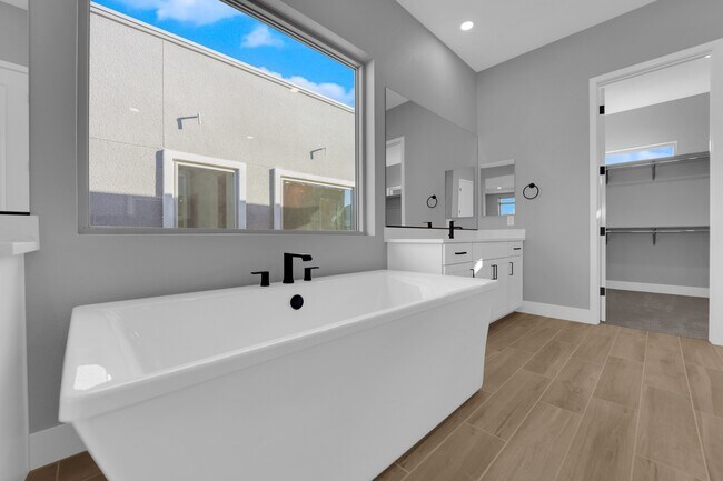 Building Photo - 10648 Stone Ledge Ave