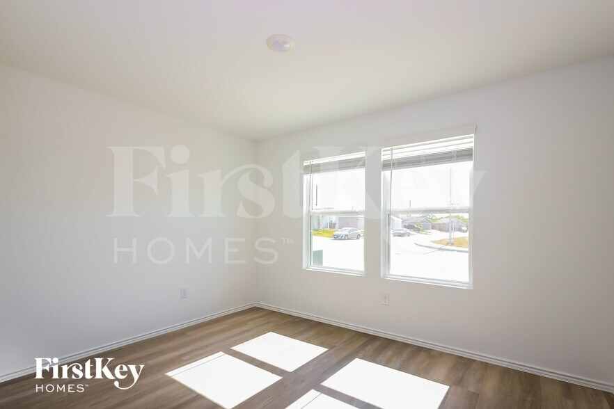 Building Photo - 8011 Nube Medina