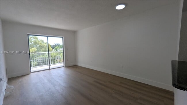 Building Photo - 445 SW 11th St