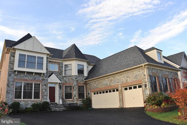 Building Photo - 7582 Venture Dr