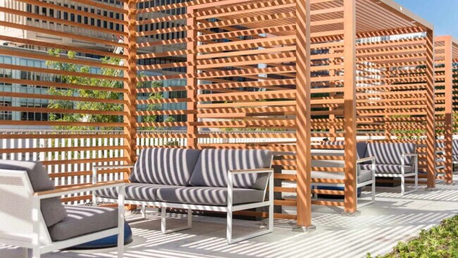 Building Photo - 350 Third Street-SI FL8-ID1050399P