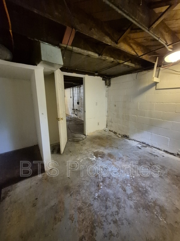 Building Photo - 3616 NE Monroe St