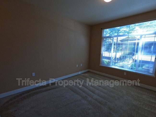 Building Photo - 2445 Windrow Dr