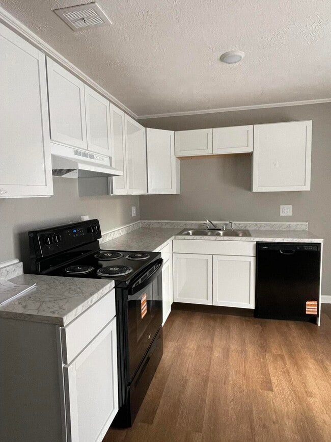 Building Photo - 1208 Venetian Cir