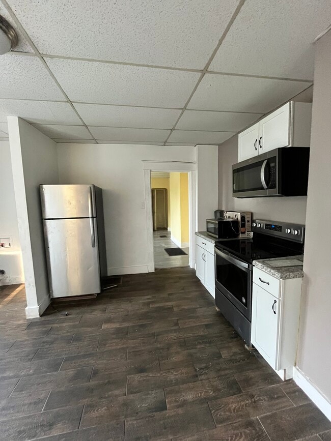 Building Photo - 2954 Central Pky