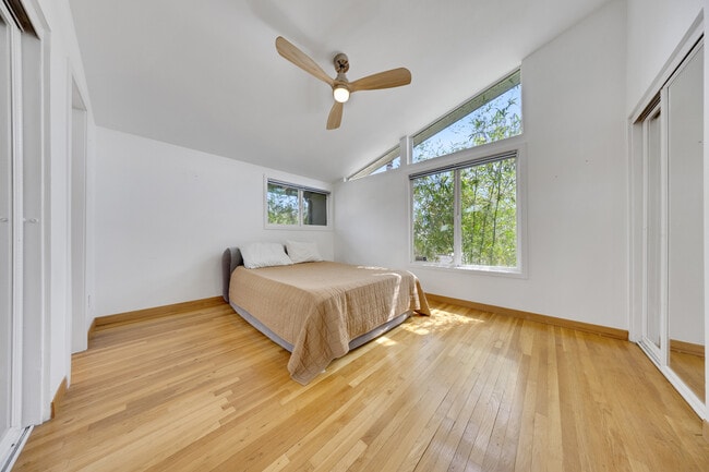 Building Photo - 16439 Kingsbury St