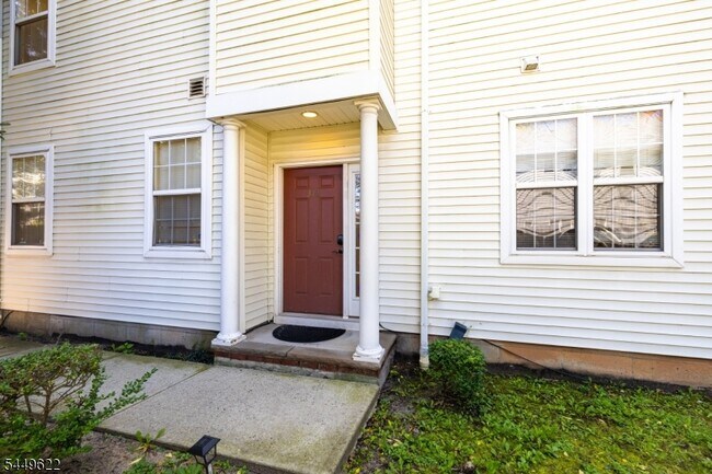 Building Photo - 315 Birch Ct