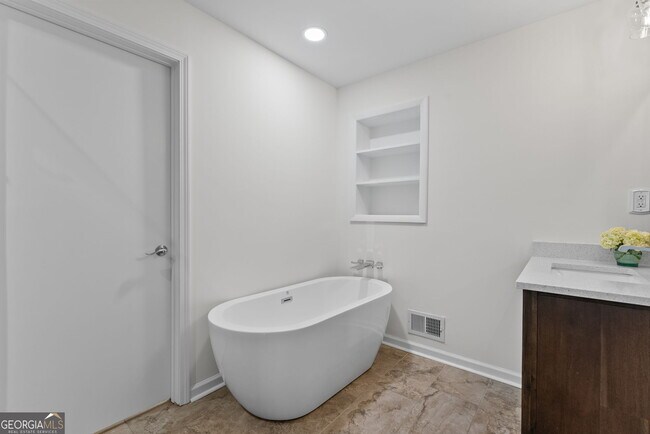 Building Photo - 206 Fortson Dr