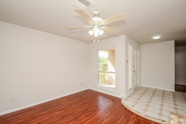 Building Photo - 7222 Pella Dr