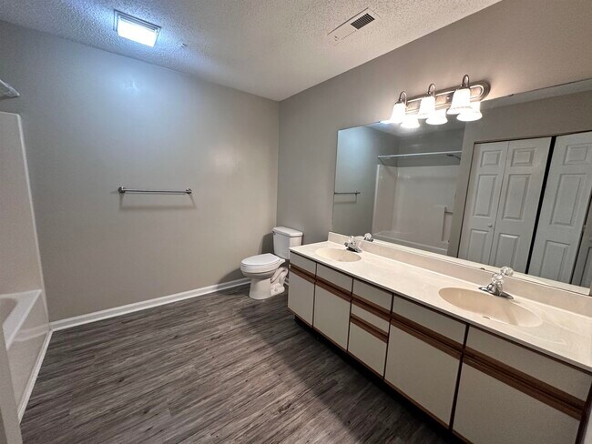 Building Photo - 6536 Valene Ct