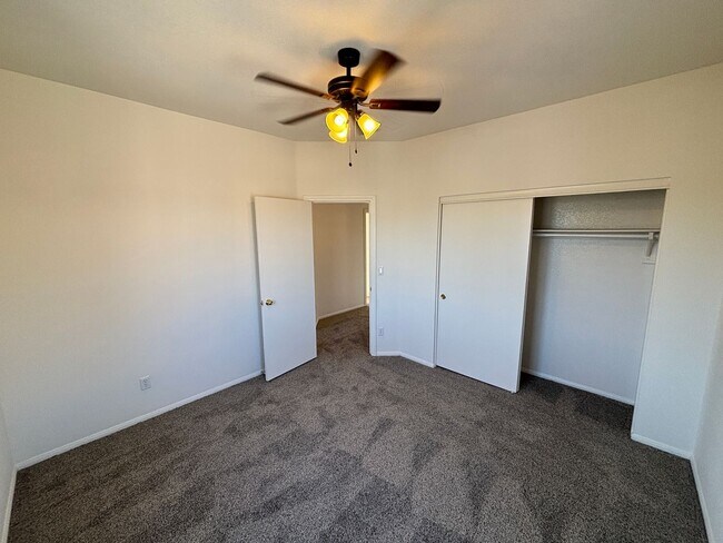 Building Photo - 10319 Splendor Ridge Ave
