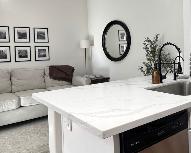 Building Photo - 2024 E River Rd