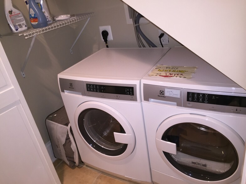 your personal washer/dryer - 43 Girard St. NE