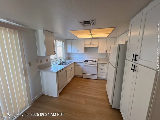 Building Photo - 2513 Lourdes Ave
