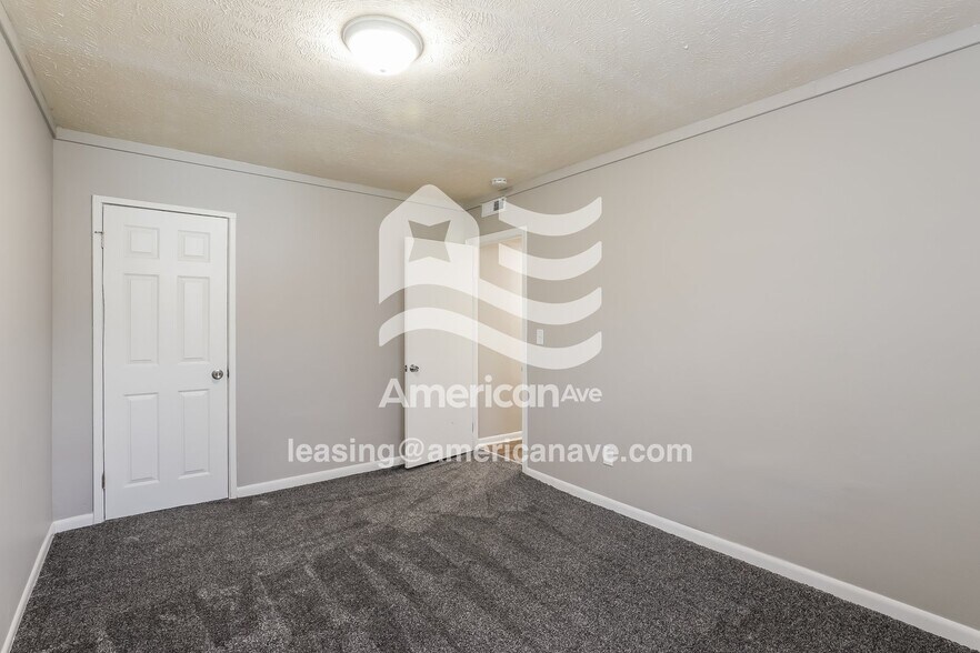 Building Photo - 2250 N 39th St