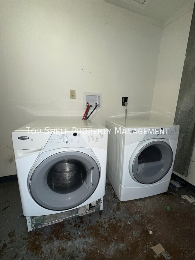 Building Photo - 4211 E Ovid Ave