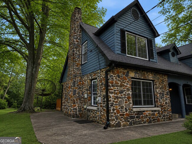 Building Photo - 1114 Fayetteville Rd SE