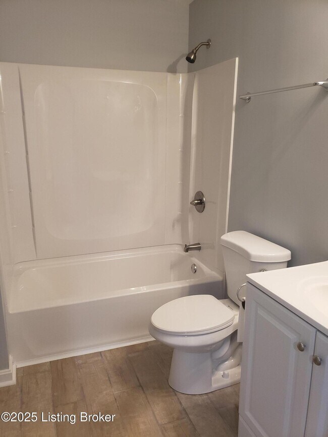 Building Photo - 102 E Florence Ave