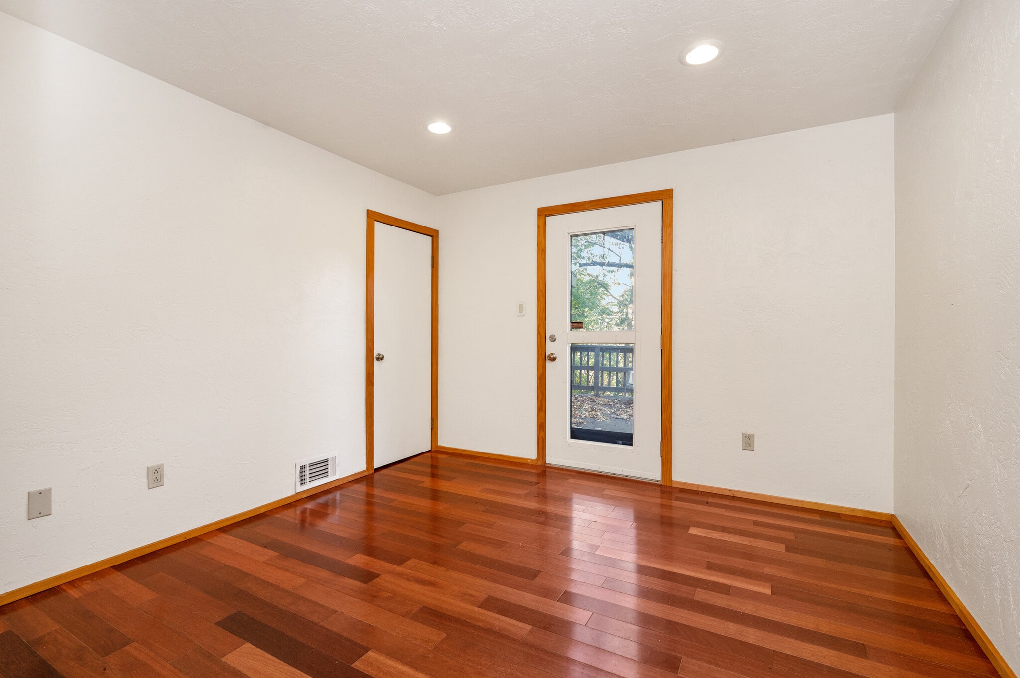 Building Photo - 740 Olivant Plz